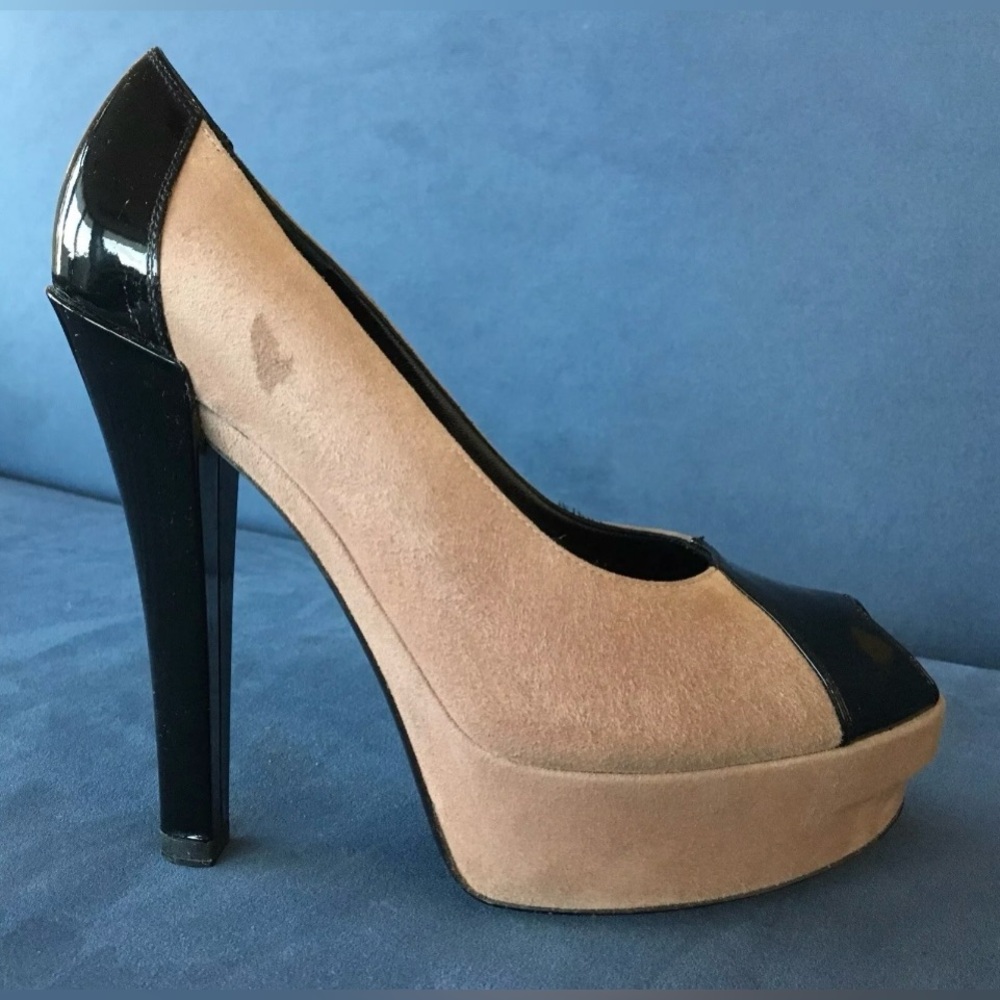 Louis Vuitton Tan Suede Pumps with Black Patent Leather Accents - Size 38 / 8 - Picture 8 of 12